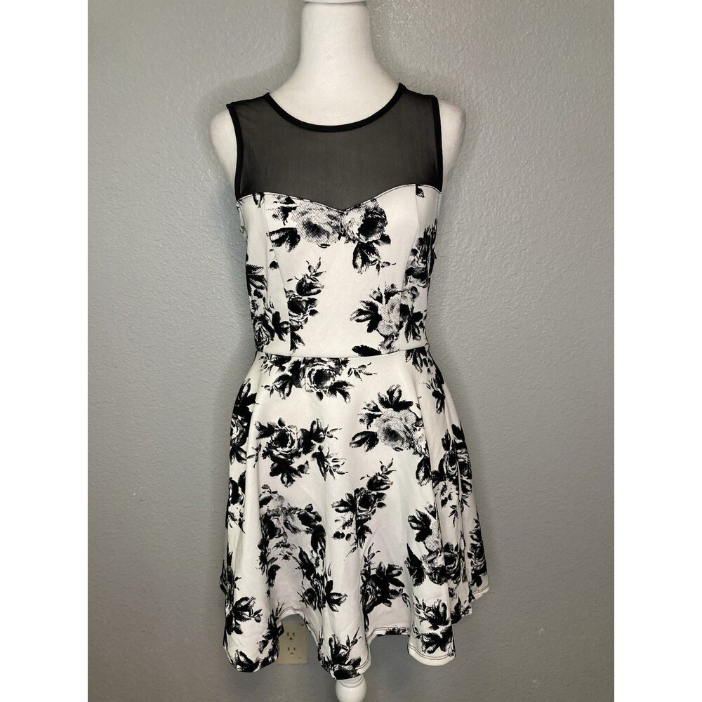 50s Style Fit & Flare Black White Floral Dress Medium Tradwife Mesh Neckline